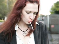 Feet - Nina - 2006-12-27 Red-haired barefoot girl