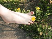 Feet - Nina - 2006-12-27 Red-haired barefoot girl