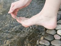 Feet - Nina - 2006-12-27 Red-haired barefoot girl