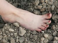 Feet - Nina - 2006-12-27 Red-haired barefoot girl