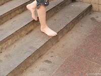 Feet - Nina - 2006-12-27 Red-haired barefoot girl