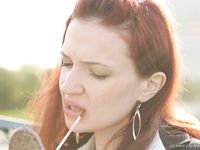 Feet - Nina - 2006-12-27 Red-haired barefoot girl