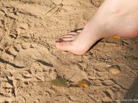 Feet - Nina - 2006-12-27 Red-haired barefoot girl