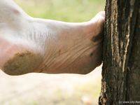 Feet - Nina - 2006-12-27 Red-haired barefoot girl