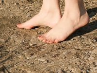 Feet - Nina - 2006-12-27 Red-haired barefoot girl