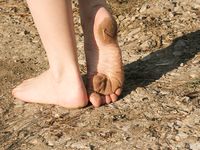 Feet - Nina - 2006-12-27 Red-haired barefoot girl