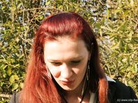 Feet - Nina - 2006-12-27 Red-haired barefoot girl