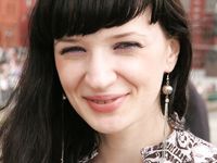 Feet - Nina - 2008-01-29 Hot asphalt kisses her soles