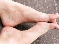 Feet - Nina - 2008-01-29 Hot asphalt kisses her soles