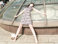 Feet - Nina - 2008-01-29 Hot asphalt kisses her soles