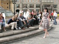 Feet - Nina - 2008-01-29 Hot asphalt kisses her soles