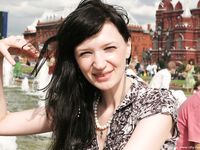 Feet - Nina - 2008-01-29 Hot asphalt kisses her soles