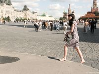 Feet - Nina - 2008-01-29 Hot asphalt kisses her soles