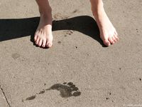 Feet - Nina - 2008-01-29 Hot asphalt kisses her soles