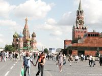 Feet - Nina - 2008-01-29 Hot asphalt kisses her soles