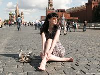 Feet - Nina - 2008-01-29 Hot asphalt kisses her soles