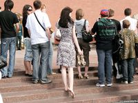 Feet - Nina - 2008-01-29 Hot asphalt kisses her soles