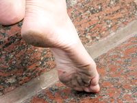 Feet - Nina - 2008-01-29 Hot asphalt kisses her soles