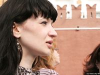 Feet - Nina - 2008-01-29 Hot asphalt kisses her soles