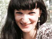 Feet - Nina - 2008-01-29 Hot asphalt kisses her soles