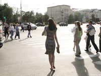 Feet - Nina - 2008-01-29 Hot asphalt kisses her soles