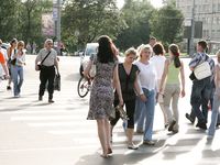 Feet - Nina - 2008-01-29 Hot asphalt kisses her soles