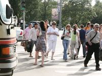 Feet - Nina - 2008-01-29 Hot asphalt kisses her soles