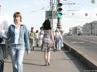 Feet - Nina - 2008-01-29 Hot asphalt kisses her soles