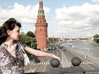 Feet - Nina - 2008-01-29 Hot asphalt kisses her soles