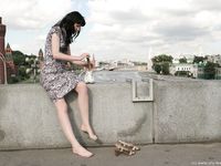 Feet - Nina - 2008-01-29 Hot asphalt kisses her soles