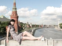 Feet - Nina - 2008-01-29 Hot asphalt kisses her soles