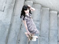 Feet - Nina - 2008-01-29 Hot asphalt kisses her soles