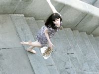 Feet - Nina - 2008-01-29 Hot asphalt kisses her soles