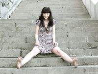 Feet - Nina - 2008-01-29 Hot asphalt kisses her soles