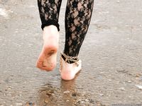 Feet - Nina A - 2012-07-27 Winter barefoot fun