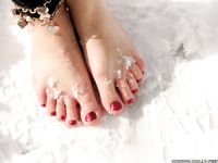 Feet - Nina A - 2012-07-27 Winter barefoot fun