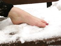 Feet - Nina A - 2012-07-27 Winter barefoot fun