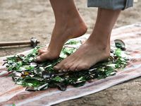 Feet - Oksana + Jenya + Anna Taradanova - 2006-12-03 Sharp exam for bare feet