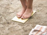 Feet - Oksana + Jenya + Anna Taradanova - 2006-12-03 Sharp exam for bare feet