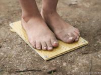 Feet - Oksana + Jenya + Anna Taradanova - 2006-12-03 Sharp exam for bare feet