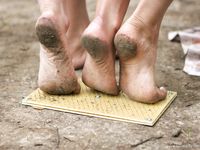 Feet - Oksana + Jenya + Anna Taradanova - 2006-12-03 Sharp exam for bare feet