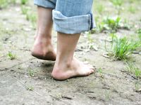 Feet - Oksana + Jenya + Anna Taradanova - 2006-12-03 Sharp exam for bare feet