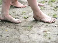 Feet - Oksana + Jenya + Anna Taradanova - 2006-12-03 Sharp exam for bare feet