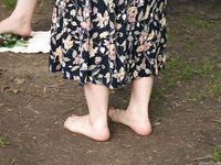 Feet - Oksana + Lena + Marina - 2004-06-19 Barefooted picnic