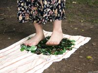 Feet - Oksana + Lena + Marina - 2004-06-19 Barefooted picnic