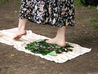 Feet - Oksana + Lena + Marina - 2004-06-19 Barefooted picnic