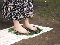 Feet - Oksana + Lena + Marina - 2004-06-19 Barefooted picnic
