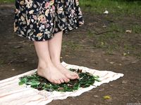 Feet - Oksana + Lena + Marina - 2004-06-19 Barefooted picnic