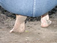 Feet - Oksana + Lena + Marina - 2004-06-19 Barefooted picnic