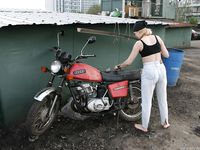 Feet - Oksana - 2004-05-11 Bike repairing